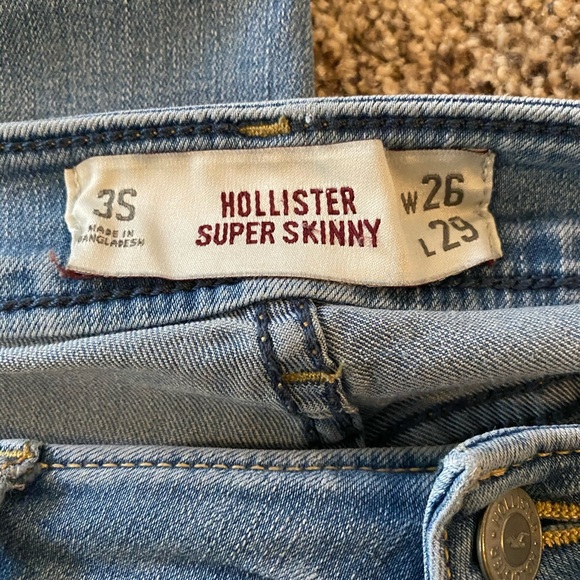 Hollister Women’s Low Rise Ripped Skinny Jeans - Picture 5 of 7